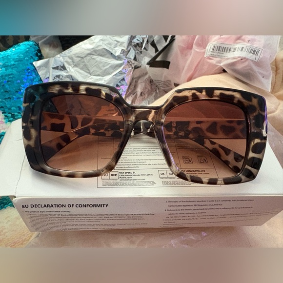 Accessories - New Leopard Print Square Sunglasses